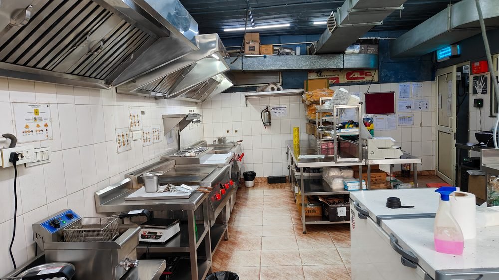 Equipped cooking station with commercial burners
